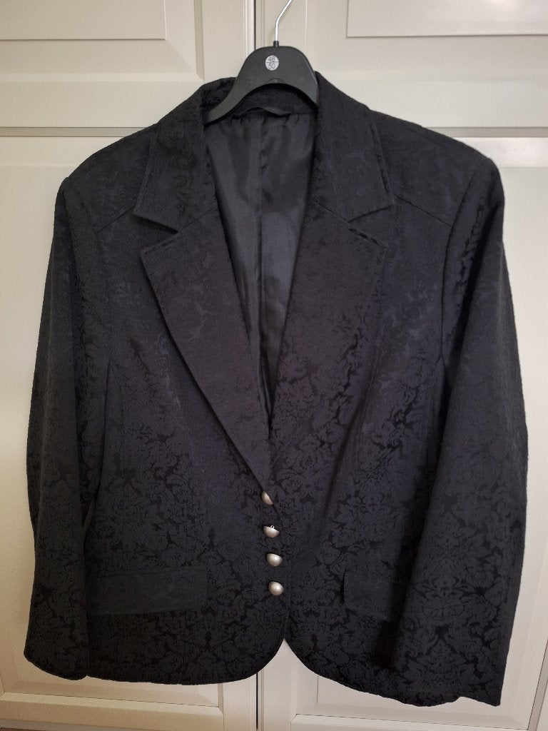 Colbert Yessica zwart/bewerkt maat 50, Kleding | Dames, Grote Maten, Ophalen of Verzenden, Zo goed als nieuw, Jasje of Colbert