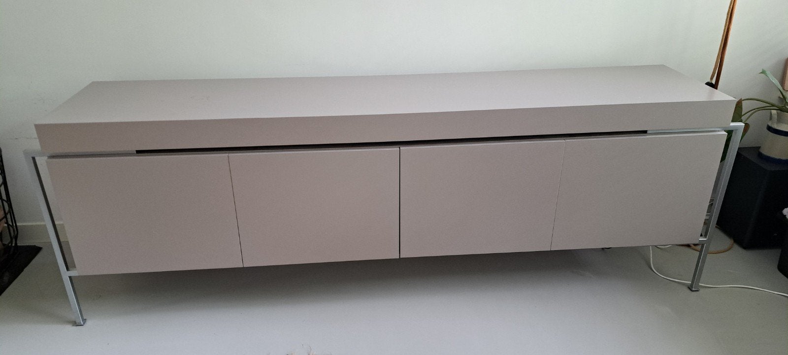 moderne tv meubel/dressoir taupe kleurig, Huis en Inrichting, Ophalen, Gebruikt, 200 cm of meer, Modern