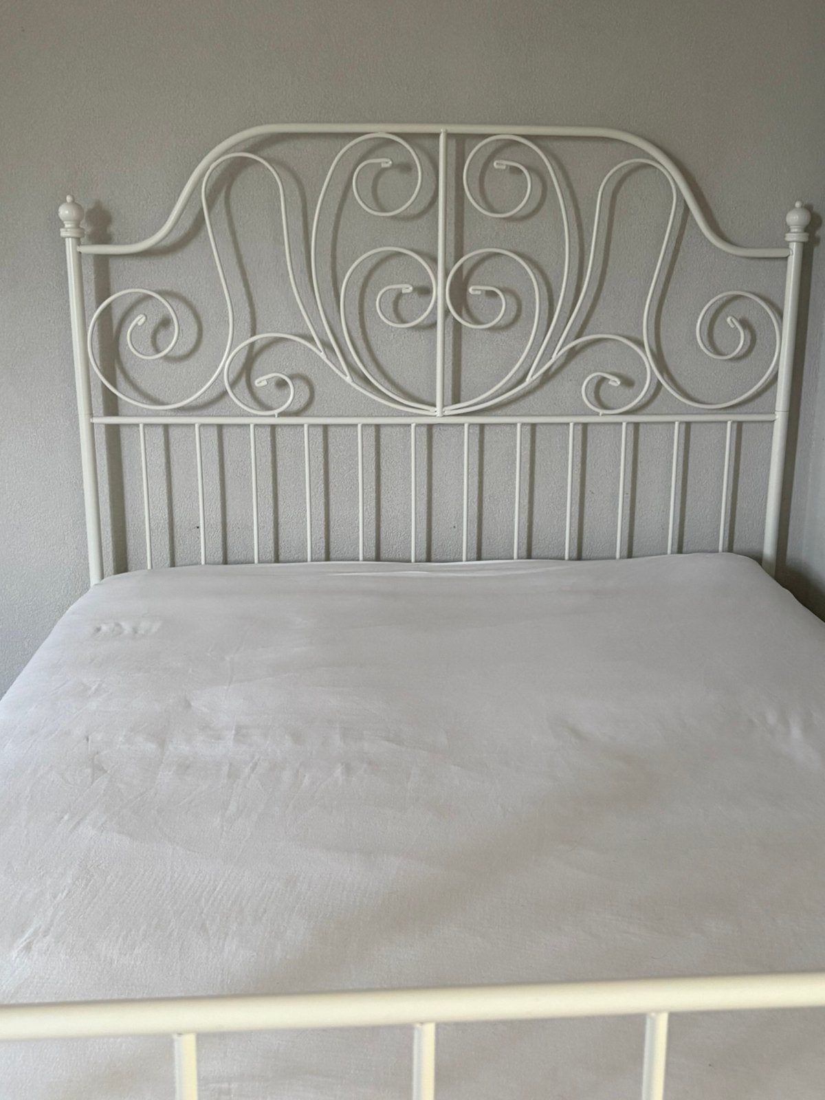 Leirvik Bed zonder matras, Huis en Inrichting, Slaapkamer | Bedden, Wit, Tweepersoons, Zo goed als nieuw, Hout