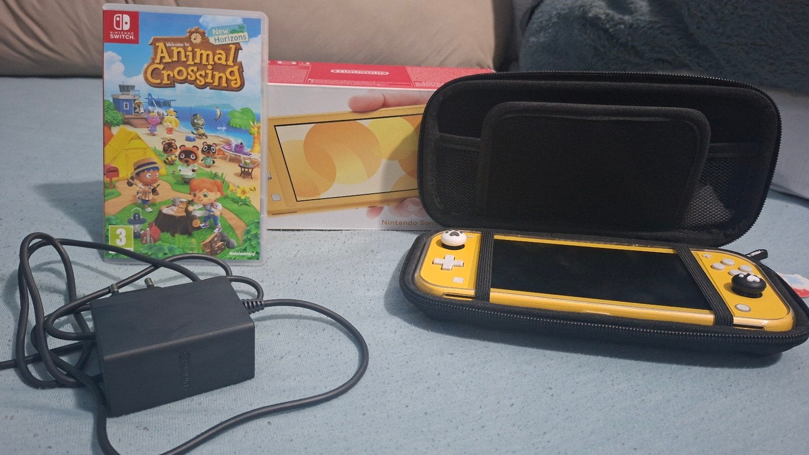 Nintendo Switch Lite Geel met Animal Crossing en hoesje, Ophalen, Met games, Zo goed als nieuw, Zonder controller
