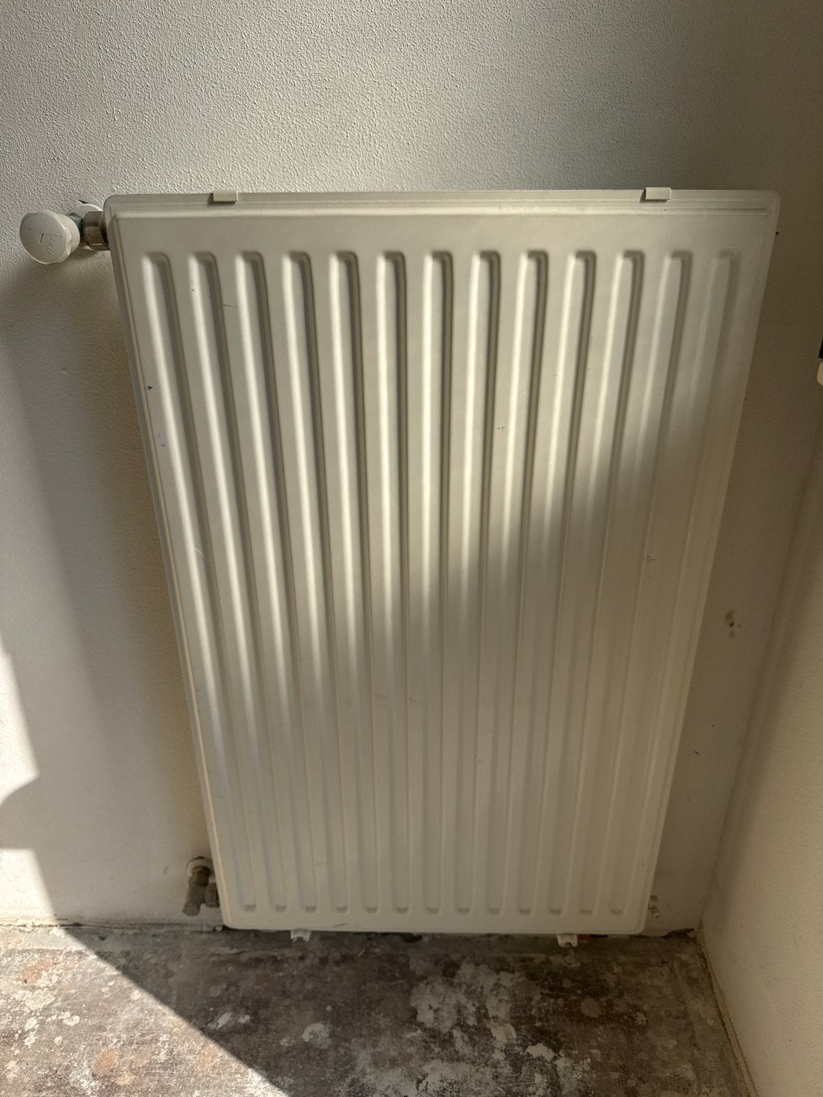Witte paneelradiator - Gebruikt maar in goede staat, Doe-het-zelf en Verbouw, Verwarming en Radiatoren, Ophalen, 30 tot 80 cm