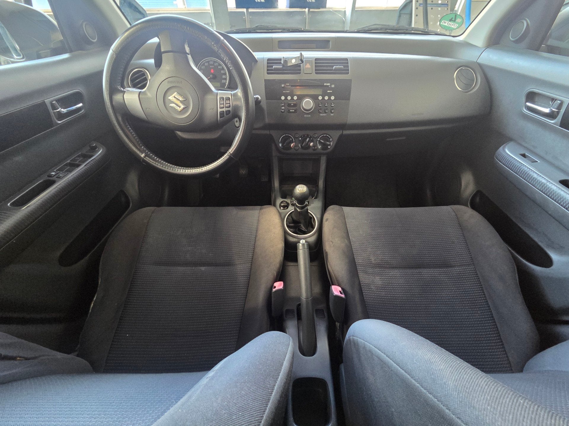 Suzuki Swift 1.3 Shogun/TREKHAAK/NIEUW APK/AIRCO/NIEUW KOPEL, Voorwielaandrijving, 400 kg, Swift, Origineel Nederlands