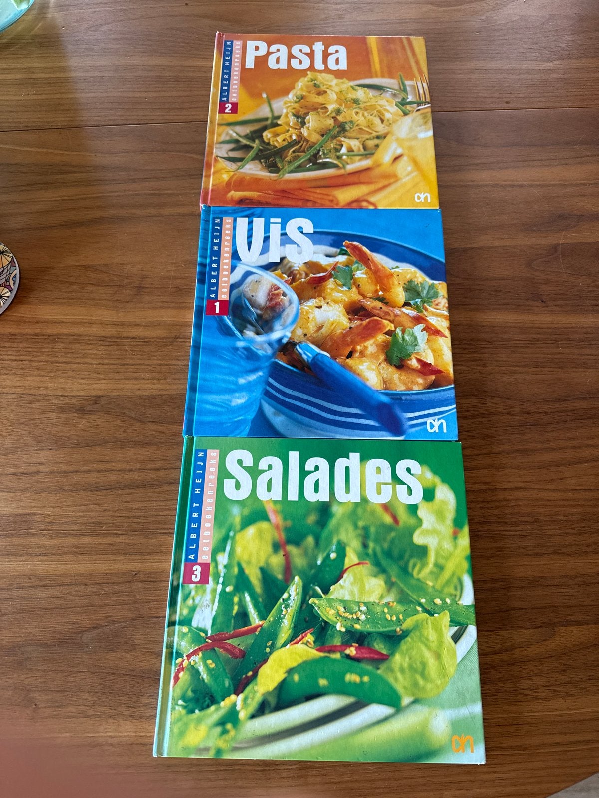 Albert Heijn Kookboeken: Pasta, Vis en Salades (3-delig), Boeken, Kookboeken, Gelezen, Hoofdgerechten, Ophalen of Verzenden, Europa