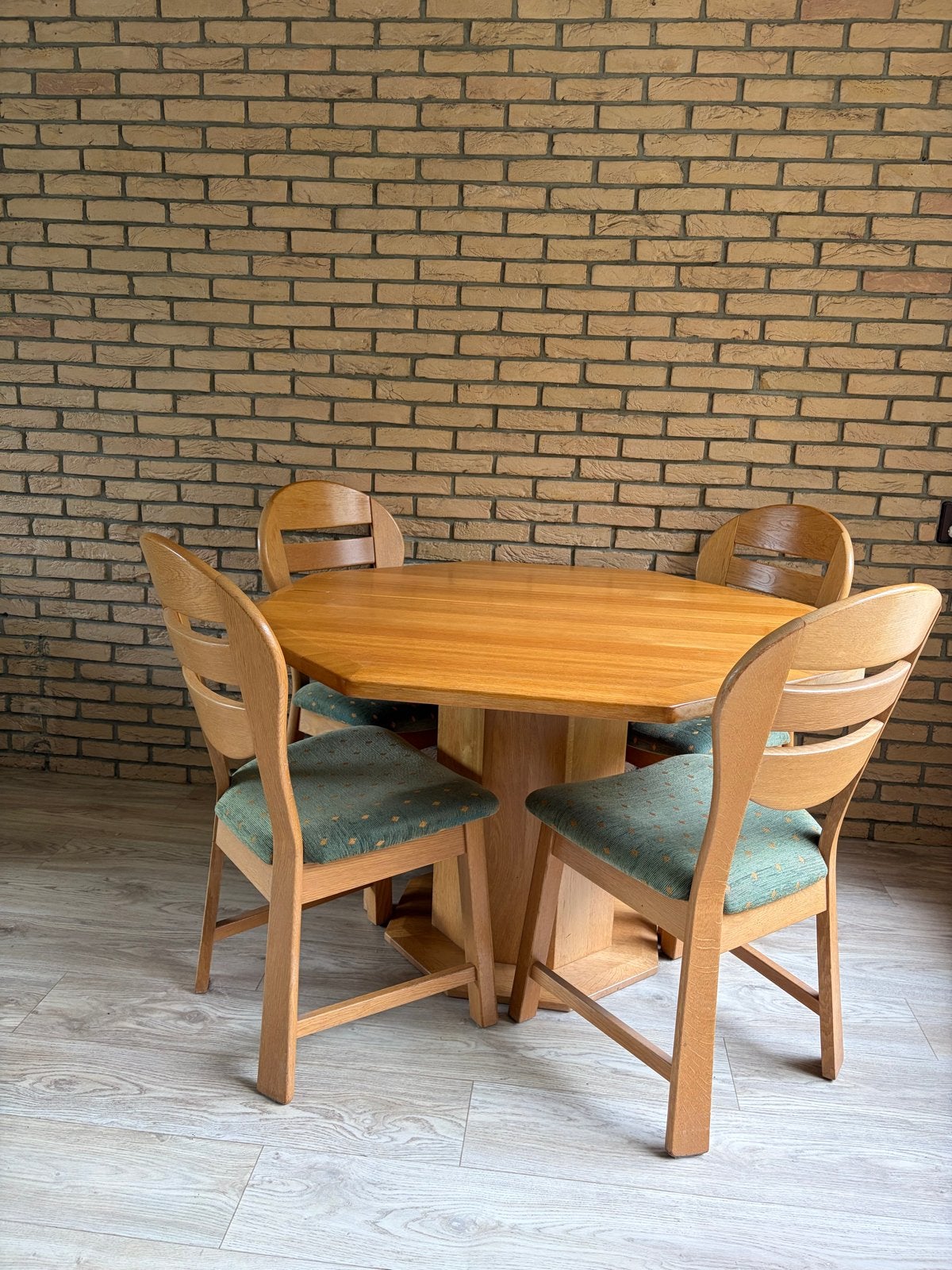Uitschuifbare eettafel met 4 stoelen - Eikenhout