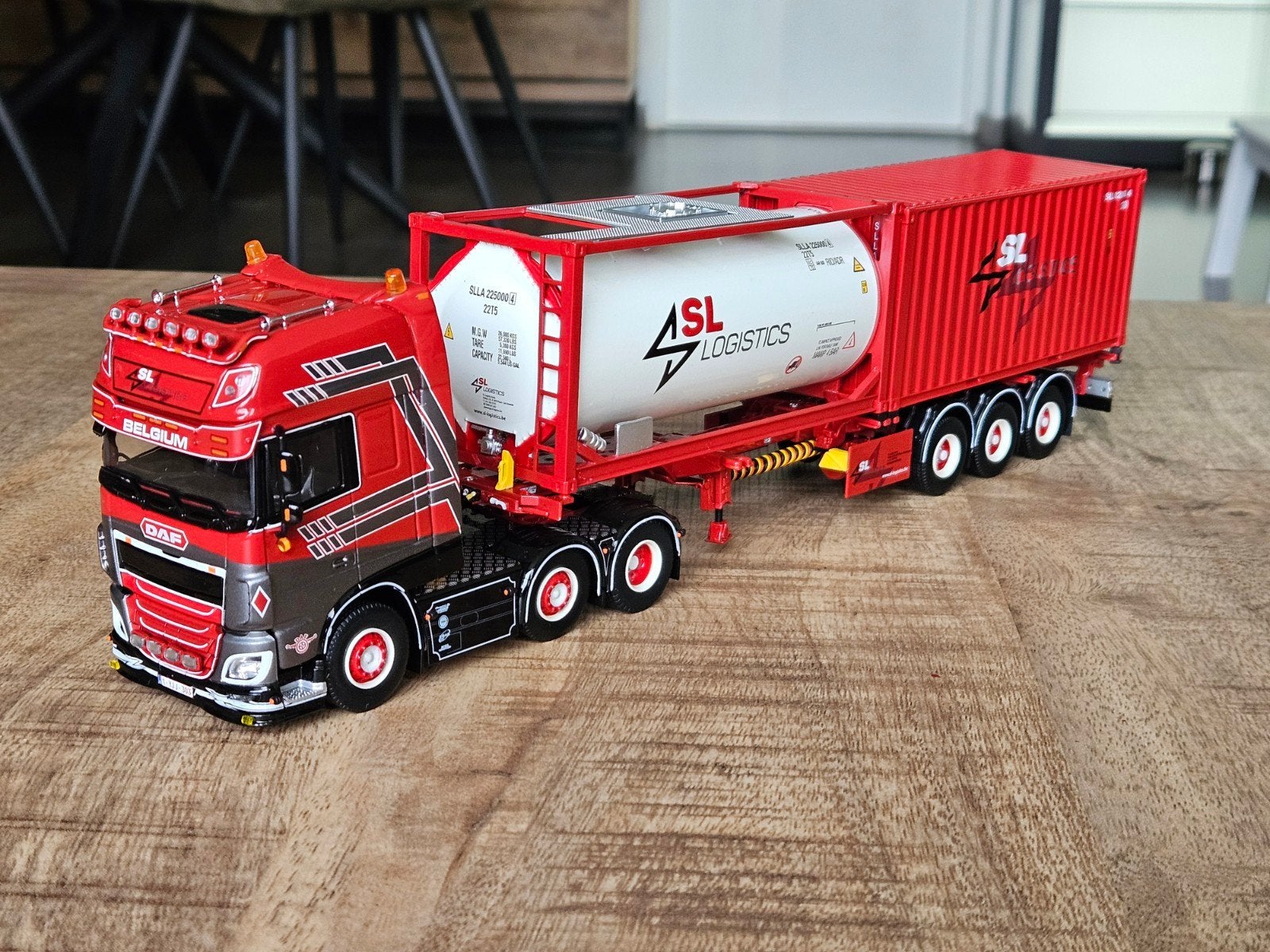 Tekno SL logistics daf Xf106, Hobby en Vrije tijd, Modelauto's | 1:50, Ophalen of Verzenden, Zo goed als nieuw, Bus of Vrachtwagen