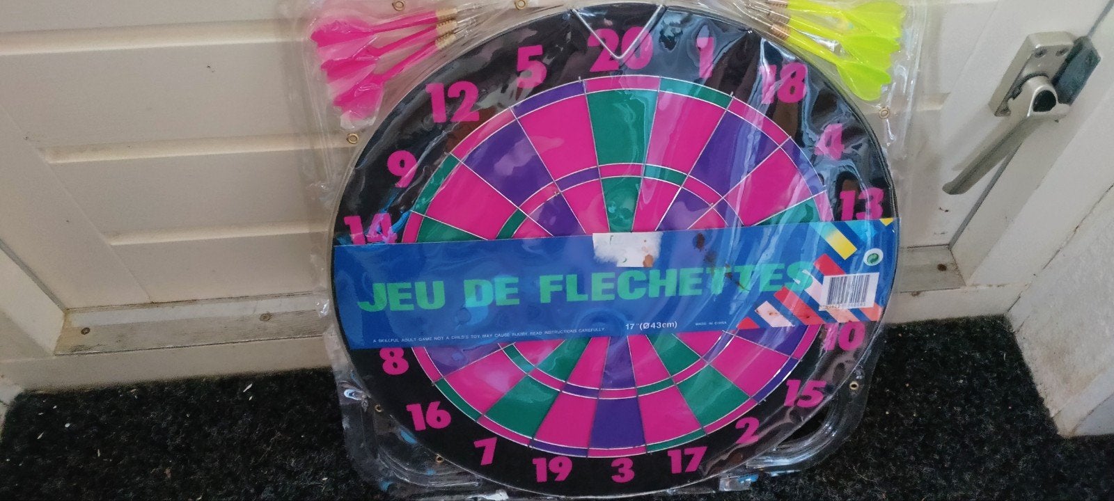 Nieuw Dartbord met Pijlen - Kleurrijk Design, Ophalen of Verzenden, Nieuw, Dartbord met pijlen