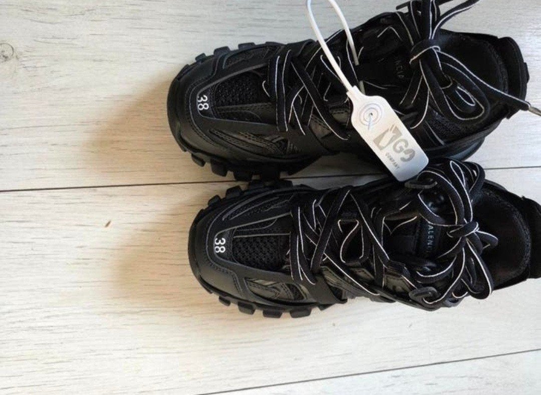 Balenciaga Track Led Black
maat 38, Ophalen of Verzenden, Nieuw, Zwart, Sneakers of Gympen