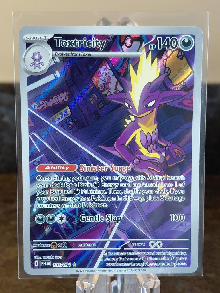 Toxtricity 103/094 PFLH Pokémon Kaart - Nieuwstaat, Ophalen of Verzenden, Zo goed als nieuw, Losse kaart, Foil