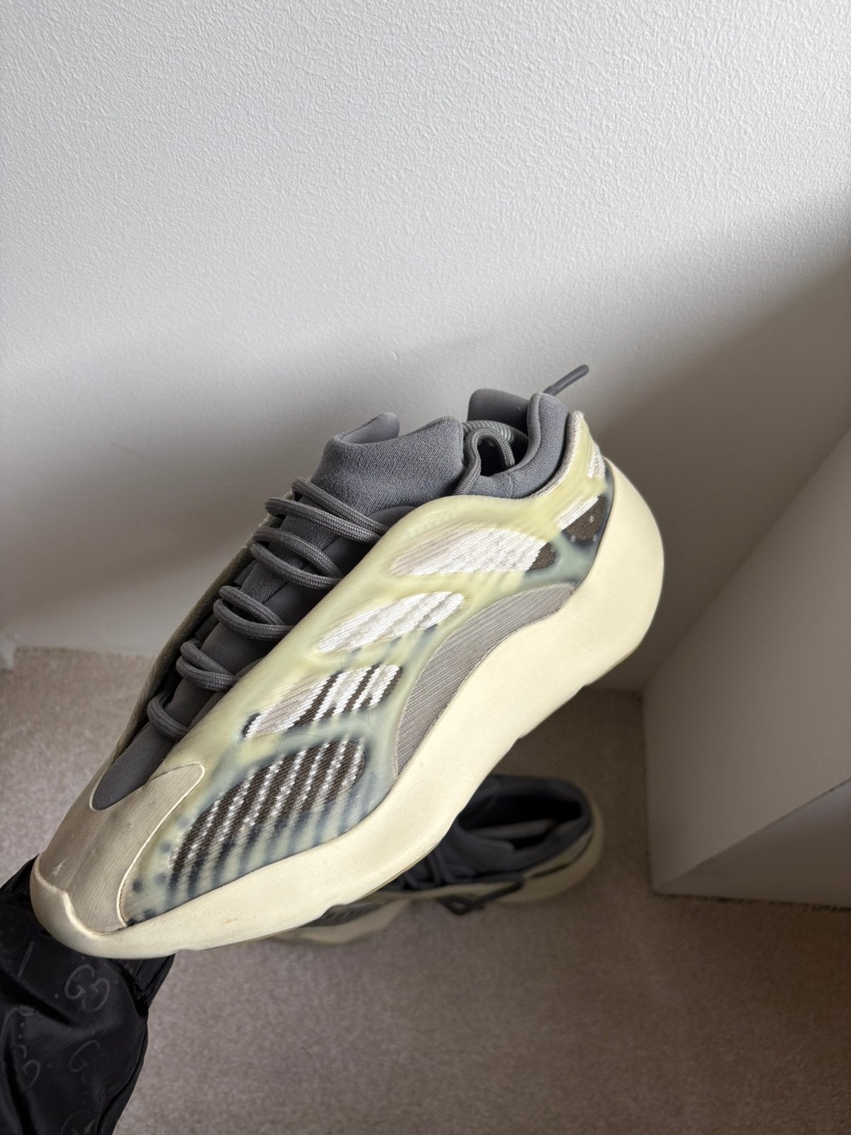 Originele Yeezy 700 v3 fade salt schoen, Overige kleuren, Ophalen of Verzenden, Sneakers of Gympen, Zo goed als nieuw