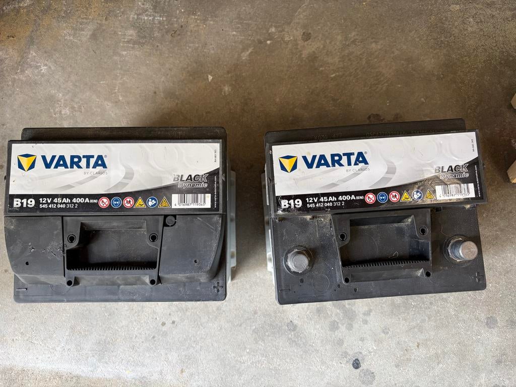 VARTA Black Dynamic B19 12V 45Ah 400A Accu (2 stuks), Ophalen, Gebruikt, Universele onderdelen