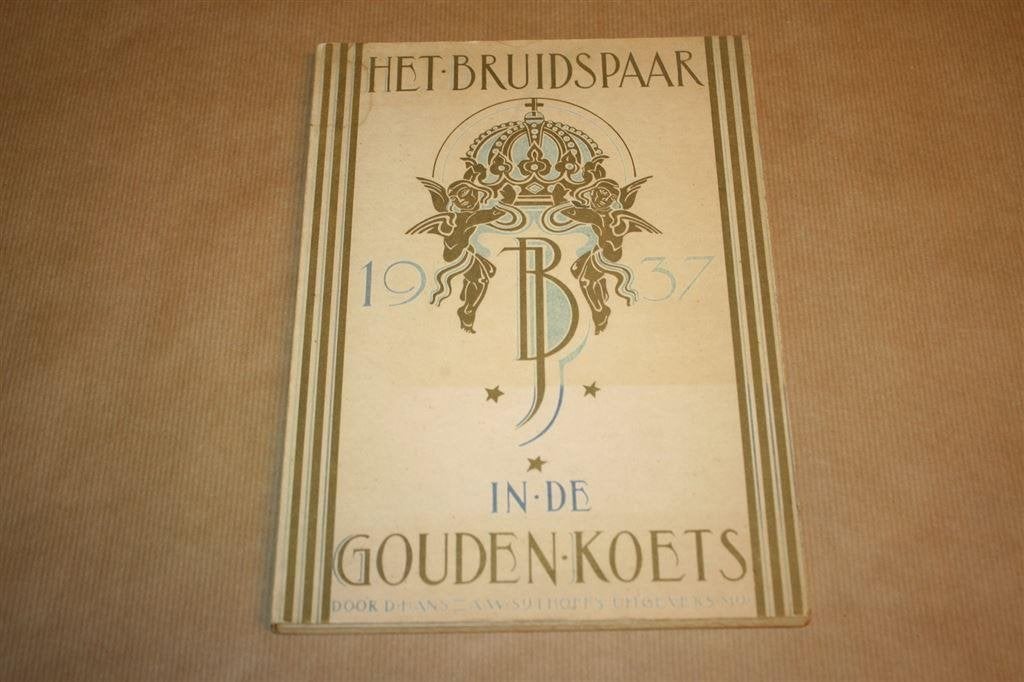 Het bruidspaar in de gouden koets. 1937., Ophalen of Verzenden, Gelezen