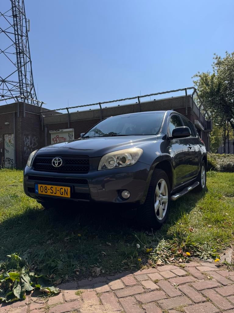 Toyota Rav4 4x4 2.0 VVTi Linea Sol Carplay, Airco en Cruise, Auto's, 1998 cc, Stof, 1440 kg, Zwart