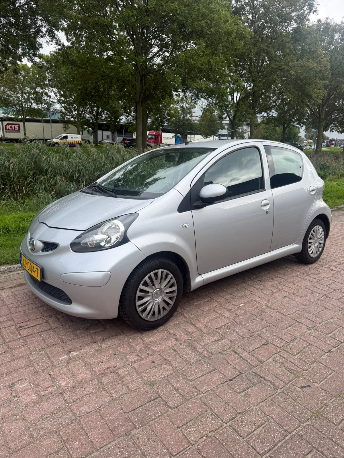 Toyota Aygo 1.0 12V Vvt-i 5DRS 2007 Grijs. Airco!, Voorwielaandrijving, Stof, 4 stoelen, 68 pk
