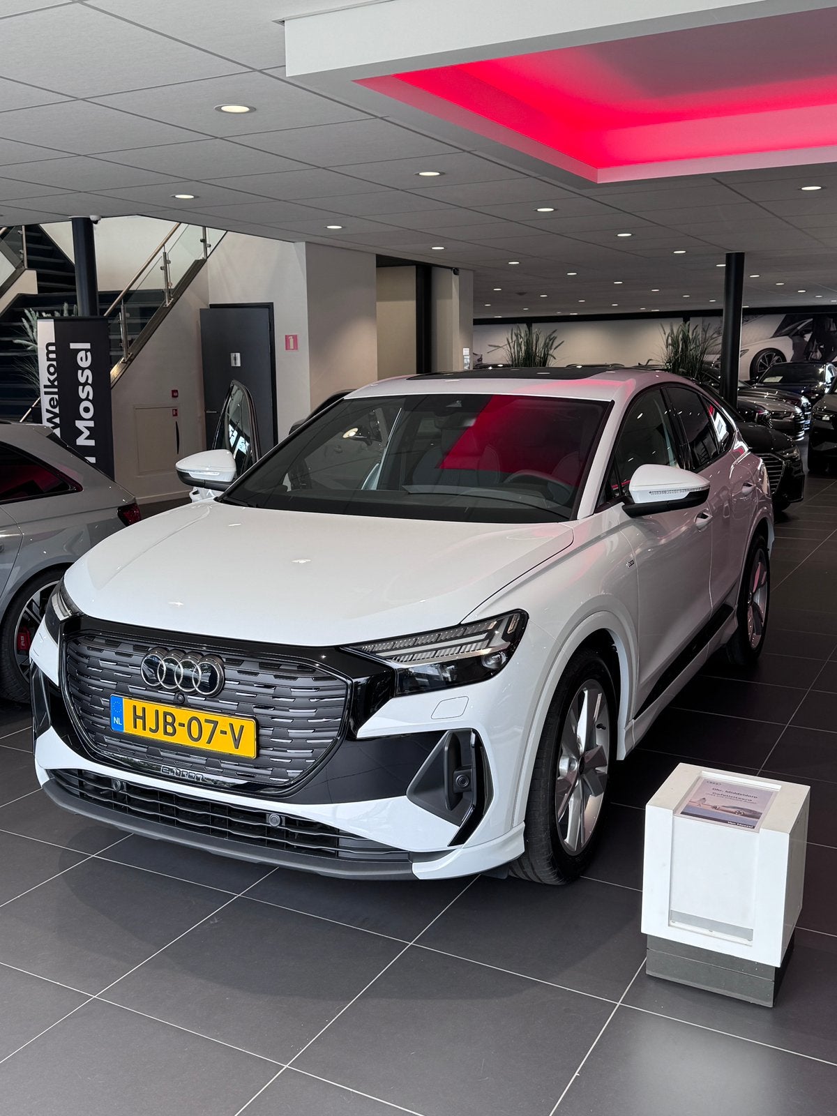 Audi Q4 e-tron 45 E-tron Sportback 77kWh 286pk 2025 Wit, Auto's, Automaat, Achterwielaandrijving, 82 kWh, Leder en Stof