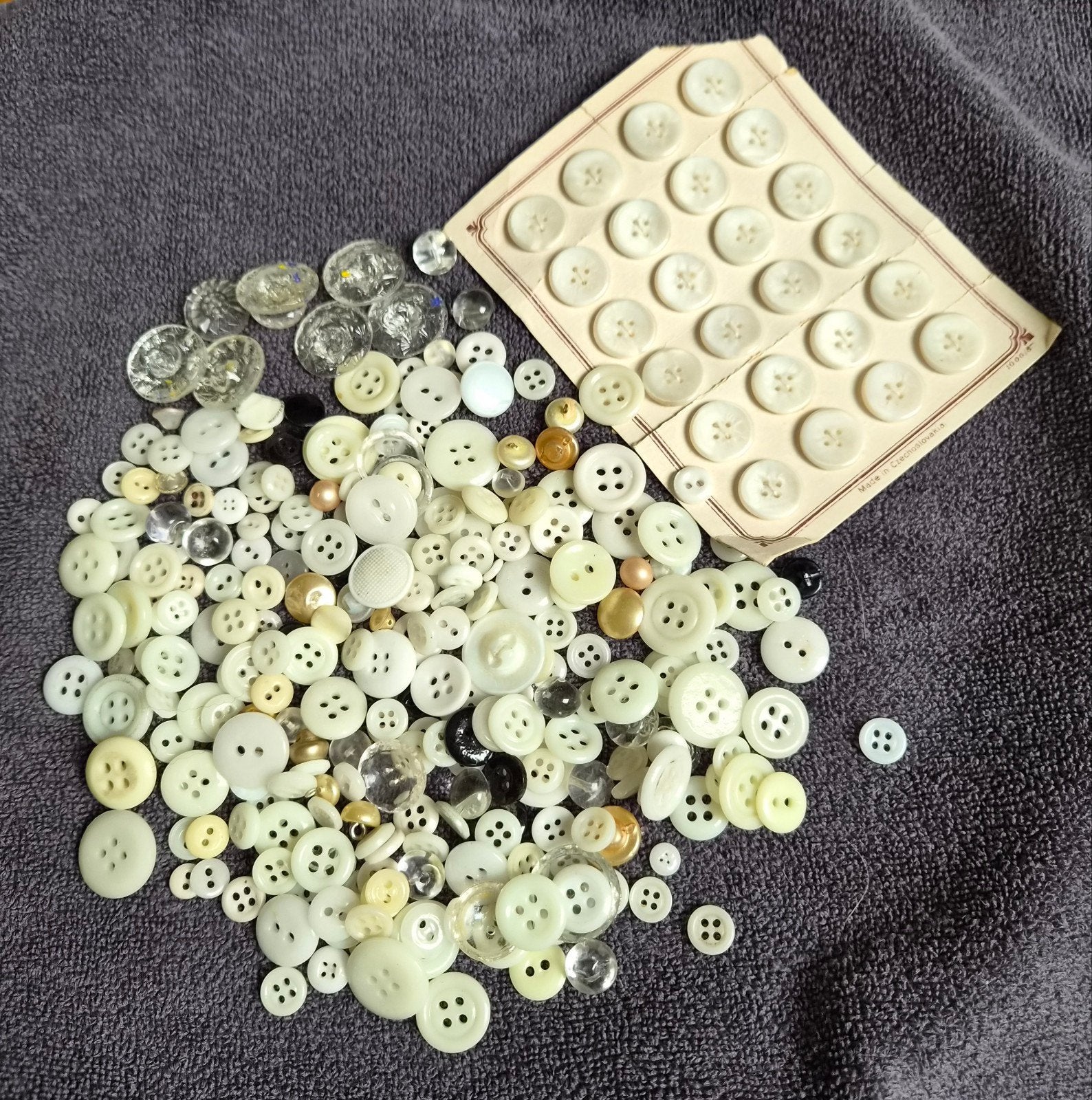 Leuke set vintage/antieke glazen knoopjes, vooral wit., Hobby en Vrije tijd, Ophalen of Verzenden, Knoop of Knopen