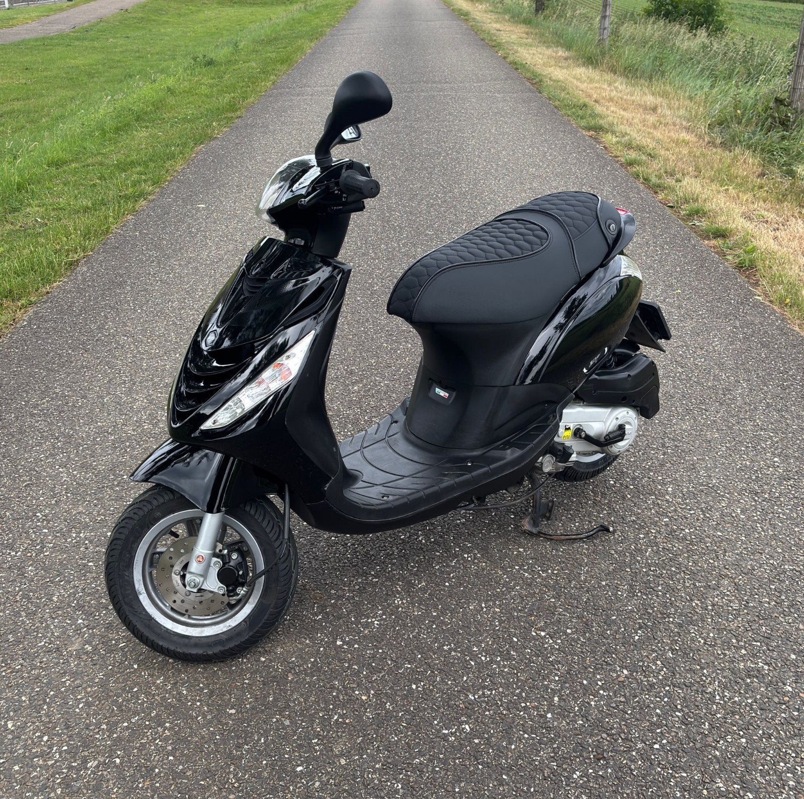 Piaggio Zip 2012 4T/ Nieuwstaat / 2e eigenaar / origineel!, Ophalen, Maximaal 45 km/u, Zip, 49 cc