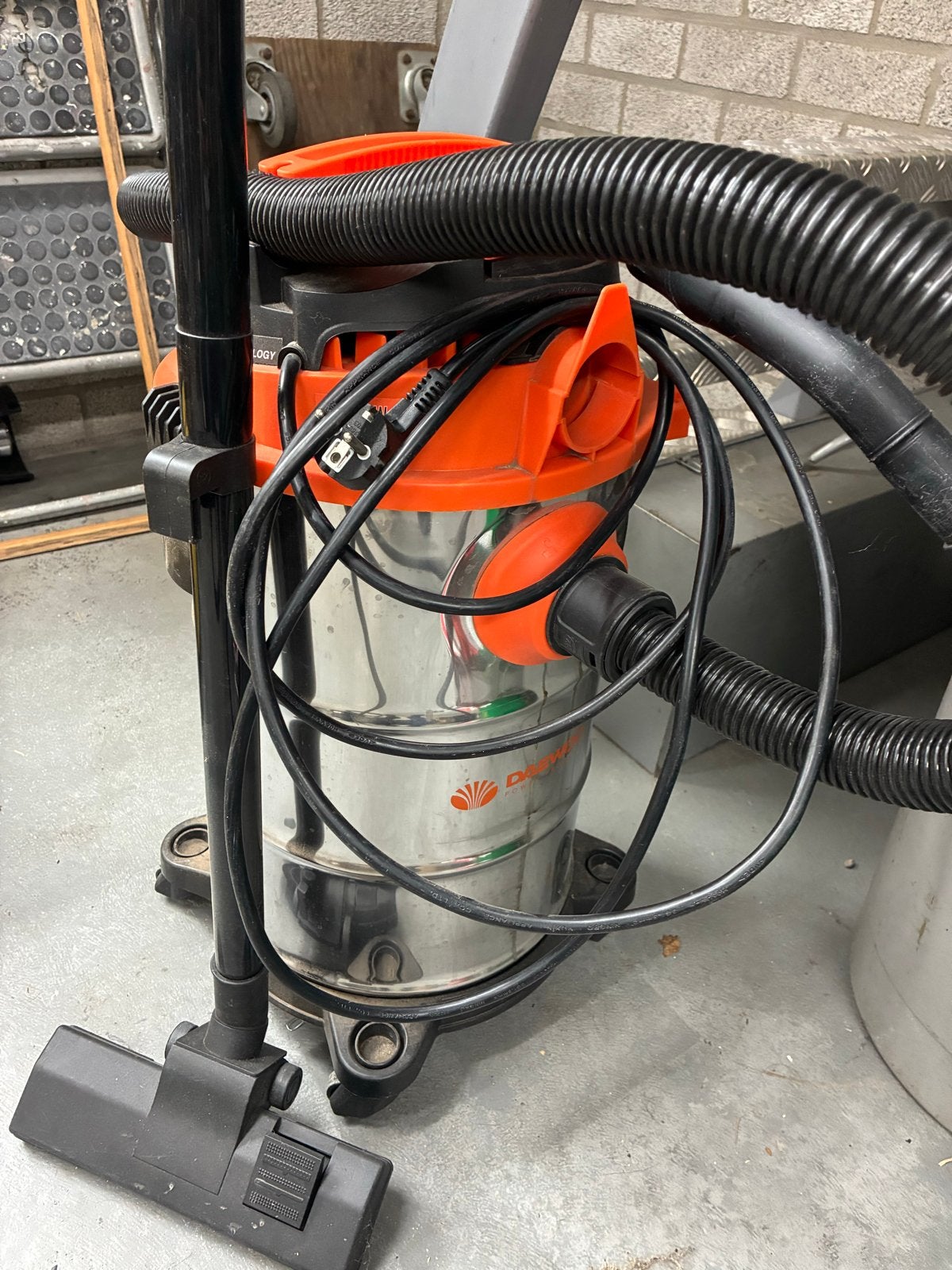 Daewoo Industriële Stofzuiger 1200W - Nat en Droog, Ophalen, Gebruikt