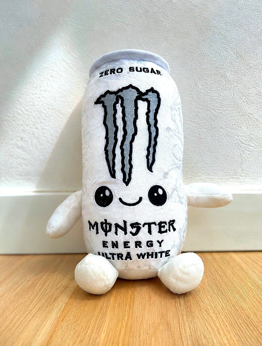 Monster Energy Ultra White knuffel - Zero Sugar, Kinderen en Baby's, Overige merken, Overige typen, Zo goed als nieuw, Middelgroot (20 tot 80 cm)