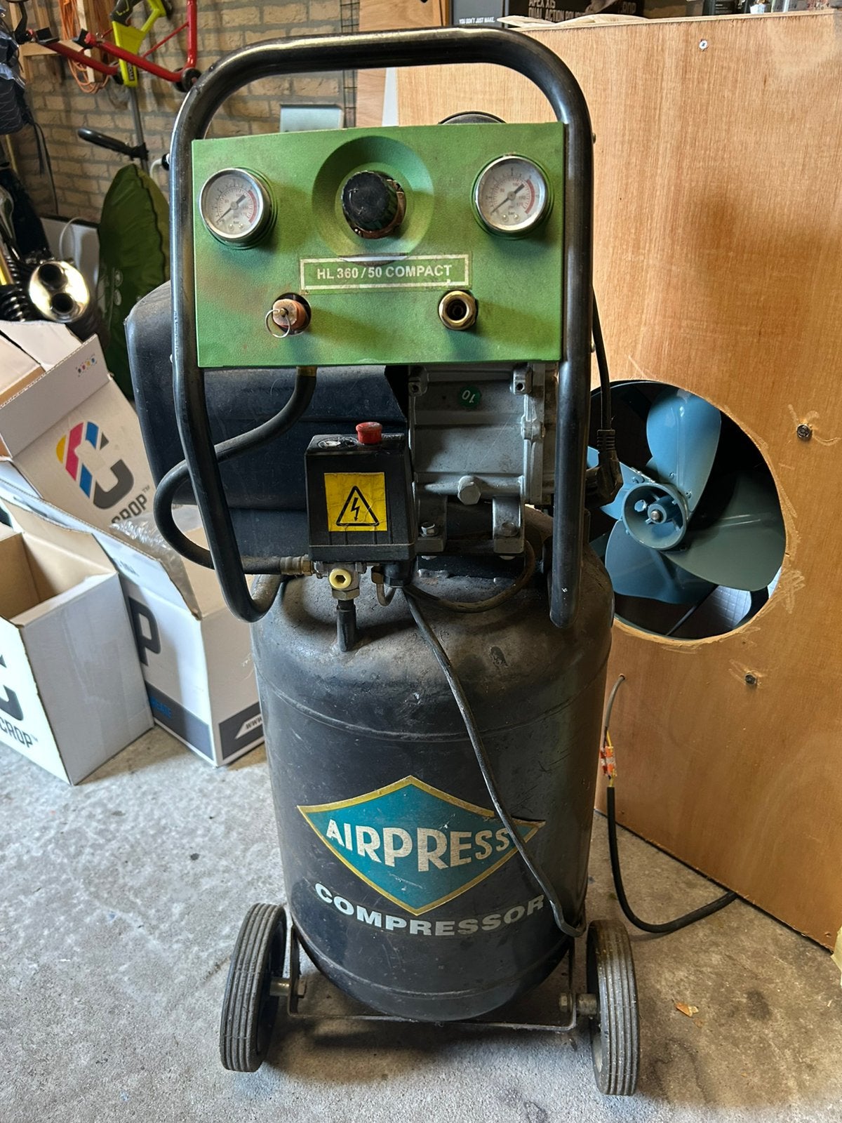 Airpress 60 liter tank, Doe-het-zelf en Verbouw, Compressors, 25 tot 100 liter, Ophalen, Gebruikt, 6 tot 10 bar