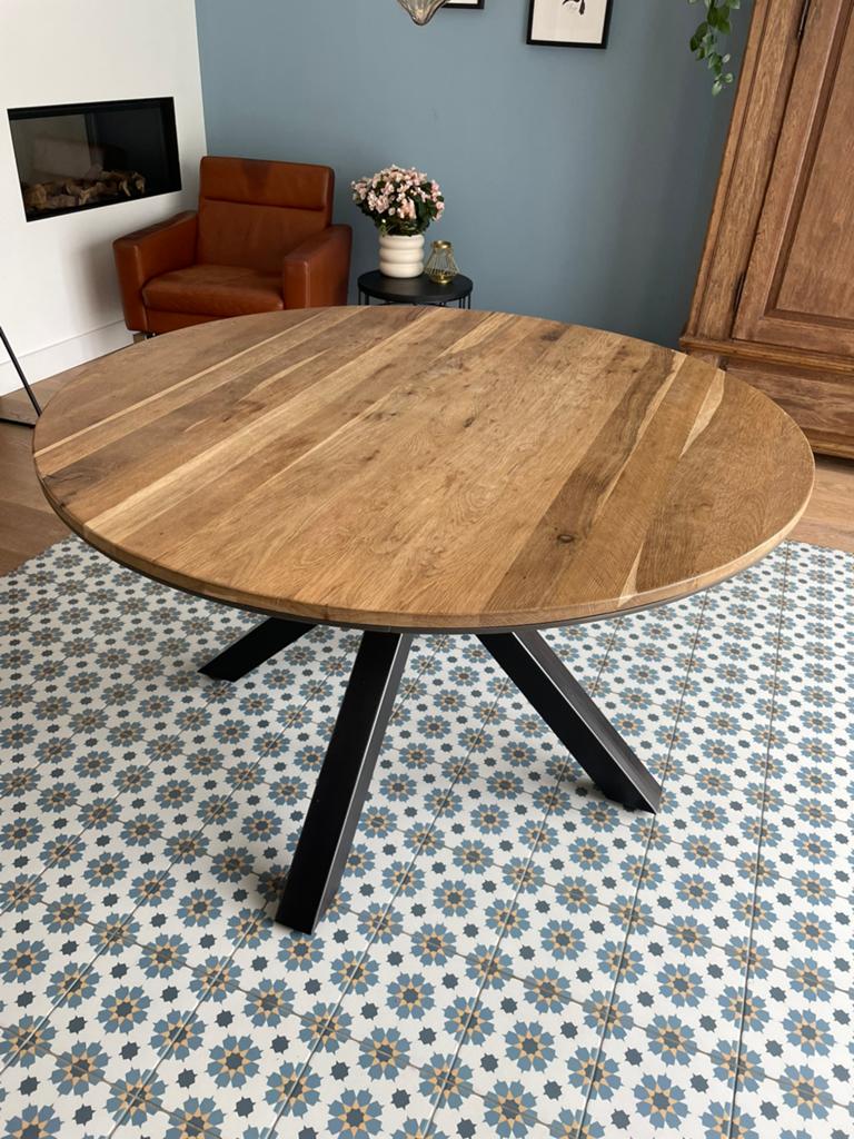 Eetkamertafel rond eiken, stalen kruispoot, Huis en Inrichting, Ophalen, Gebruikt, 100 tot 150 cm, Vijf personen of meer