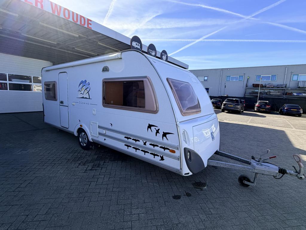 Knaus Sudwind 550 TK Airco, Mover tent 6 pers., Overige typen, Koelkast, Bedrijf, Treinzit
