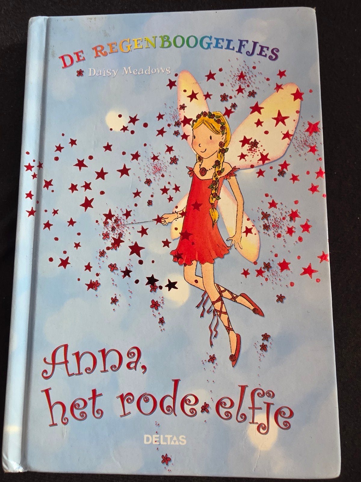 De Regenboogelfjes: Anna, het rode elfje - Daisy Meadows, Boeken, Ophalen of Verzenden, Zo goed als nieuw, Daisy Meadows, Fictie algemeen