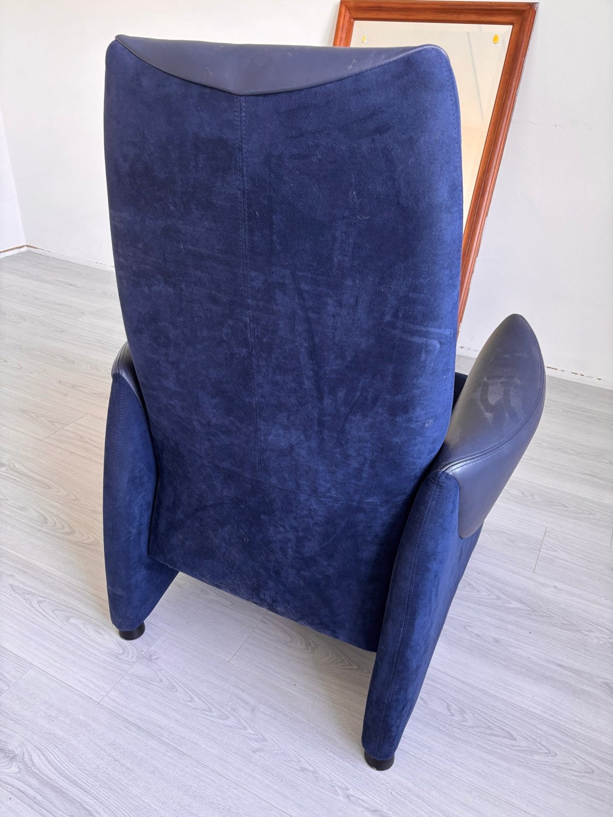 Comfortabele blauwe fauteuil, Huis en Inrichting, Fauteuils, Ophalen, Zo goed als nieuw, Leer, 75 tot 100 cm