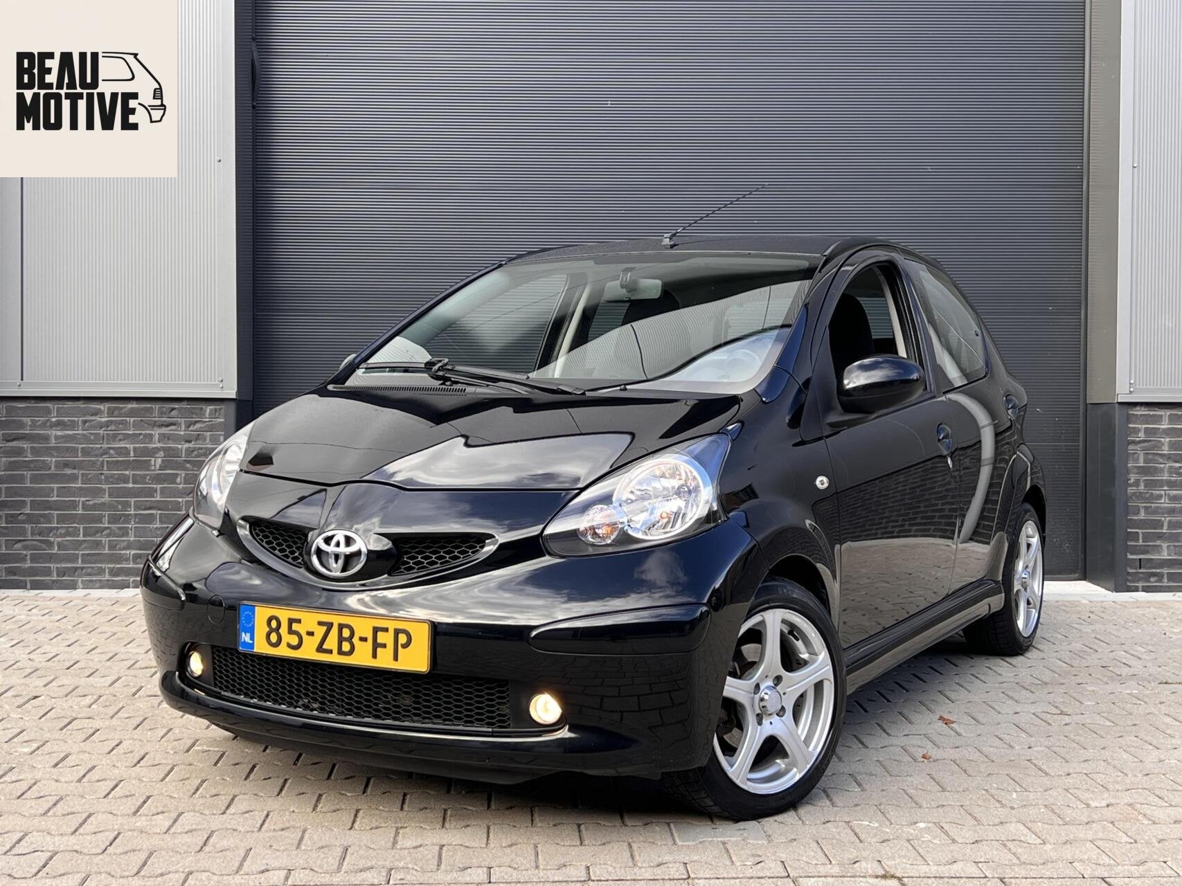 Toyota Aygo 1.0-12V Sport *TTE Exhaust* CarPlay, Prof Audio, Voorwielaandrijving, Gebruikt, 4 stoelen, Origineel Nederlands
