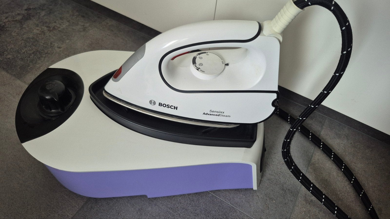 Bosch Sensixx B10L Stoomstrijkijzer - Zo goed als nieuw, Ophalen, Zo goed als nieuw, Strijkijzer met snoer