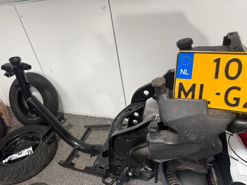 Zip 2000 a1 frame 125cc 180cc 150cc, Motoren, Ophalen of Verzenden
