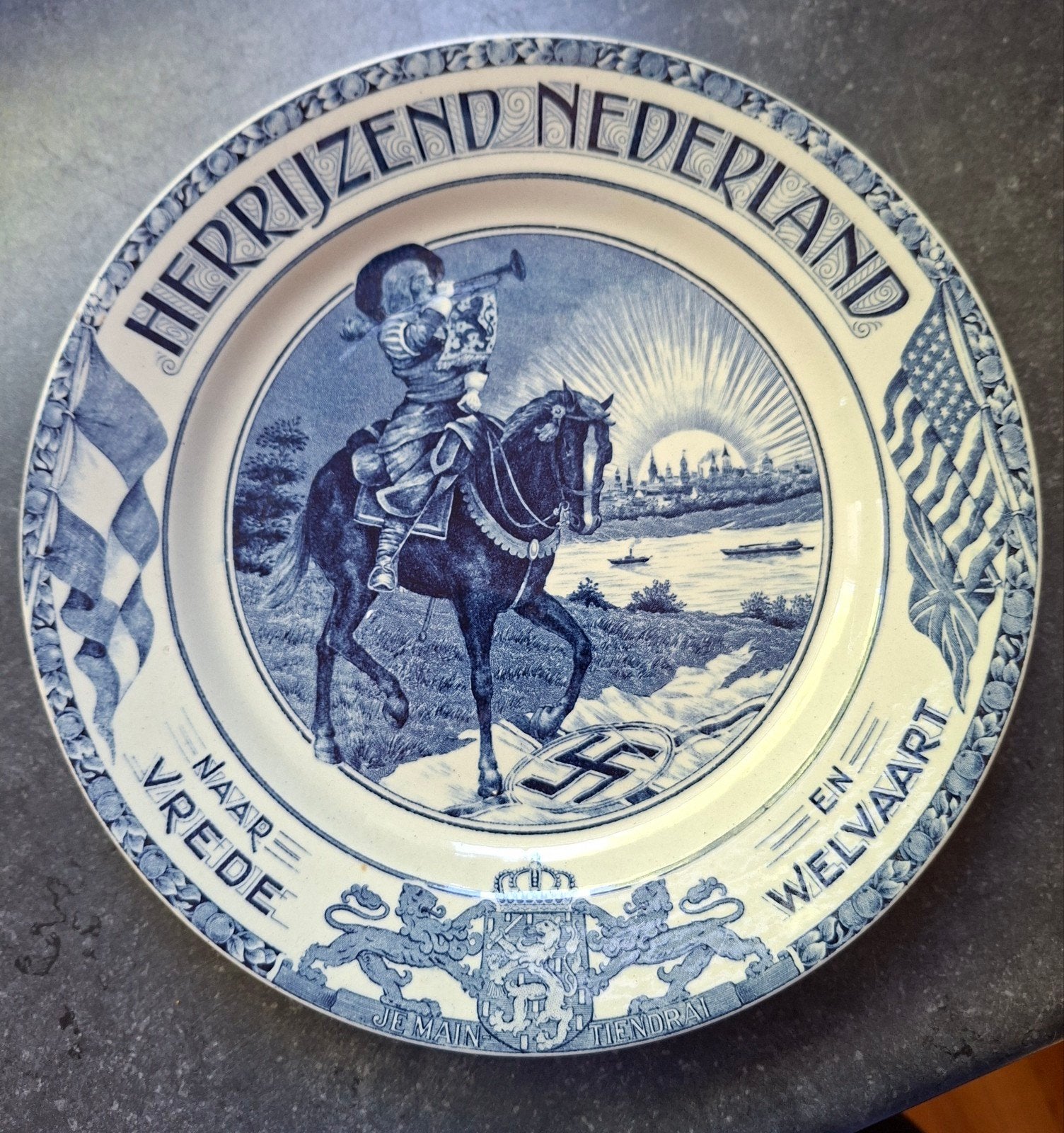 Delfts blauw bord 'Herrijzend Nederland', Antiek en Kunst, Ophalen of Verzenden