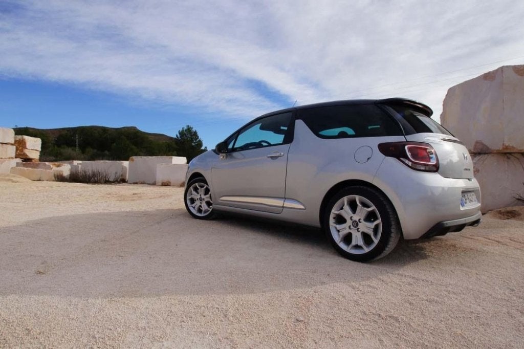 Citroën DS3 1.6 THP Cabrio 2013 Grijs, Voorwielaandrijving, 1131 kg, Cabriolet, 49 €/maand