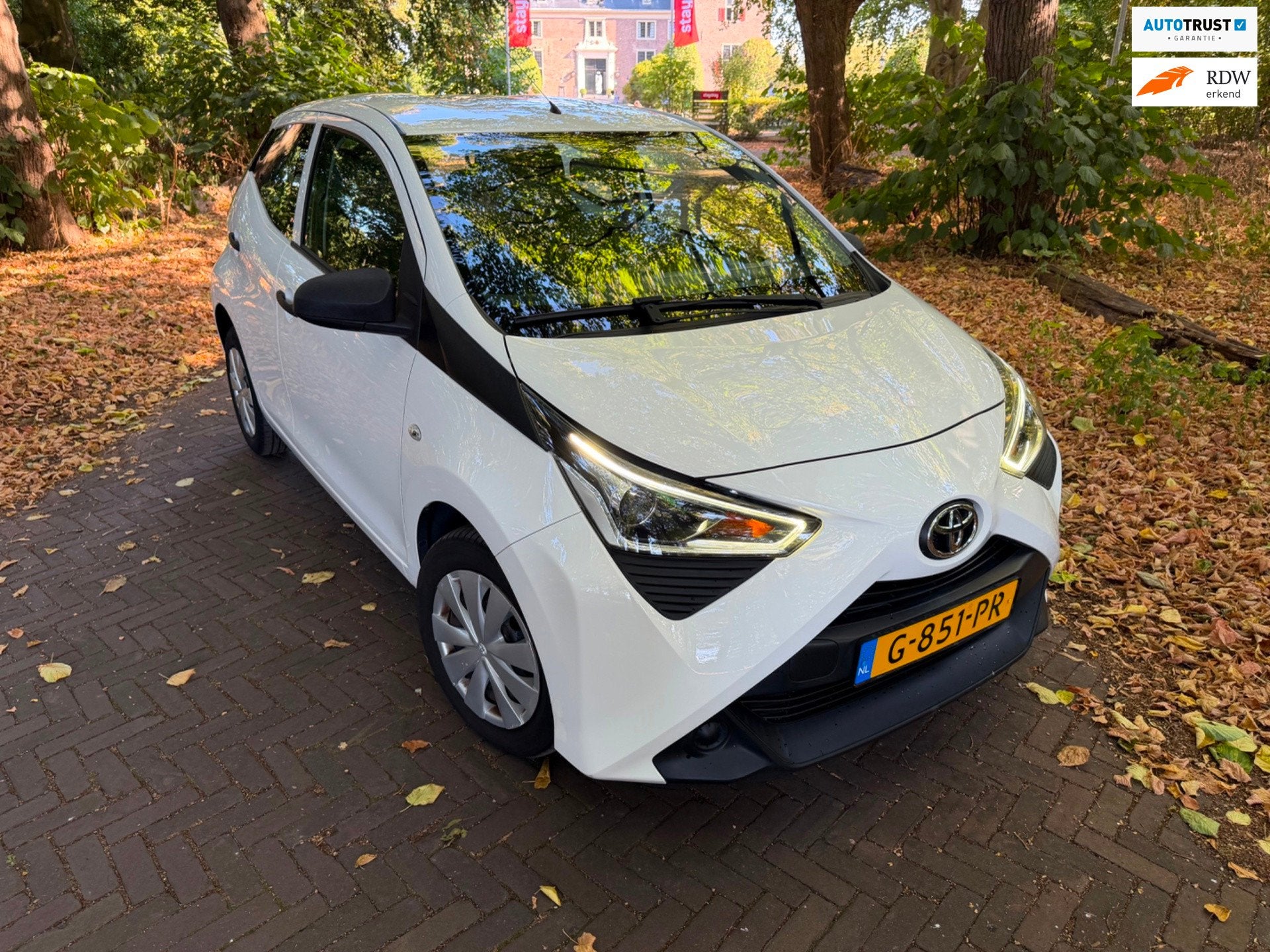 Toyota Aygo 1.0 VVT-i x-fun | org NL | airco | 5 deur | LED, Voorwielaandrijving, Stof, Gebruikt, 4 stoelen