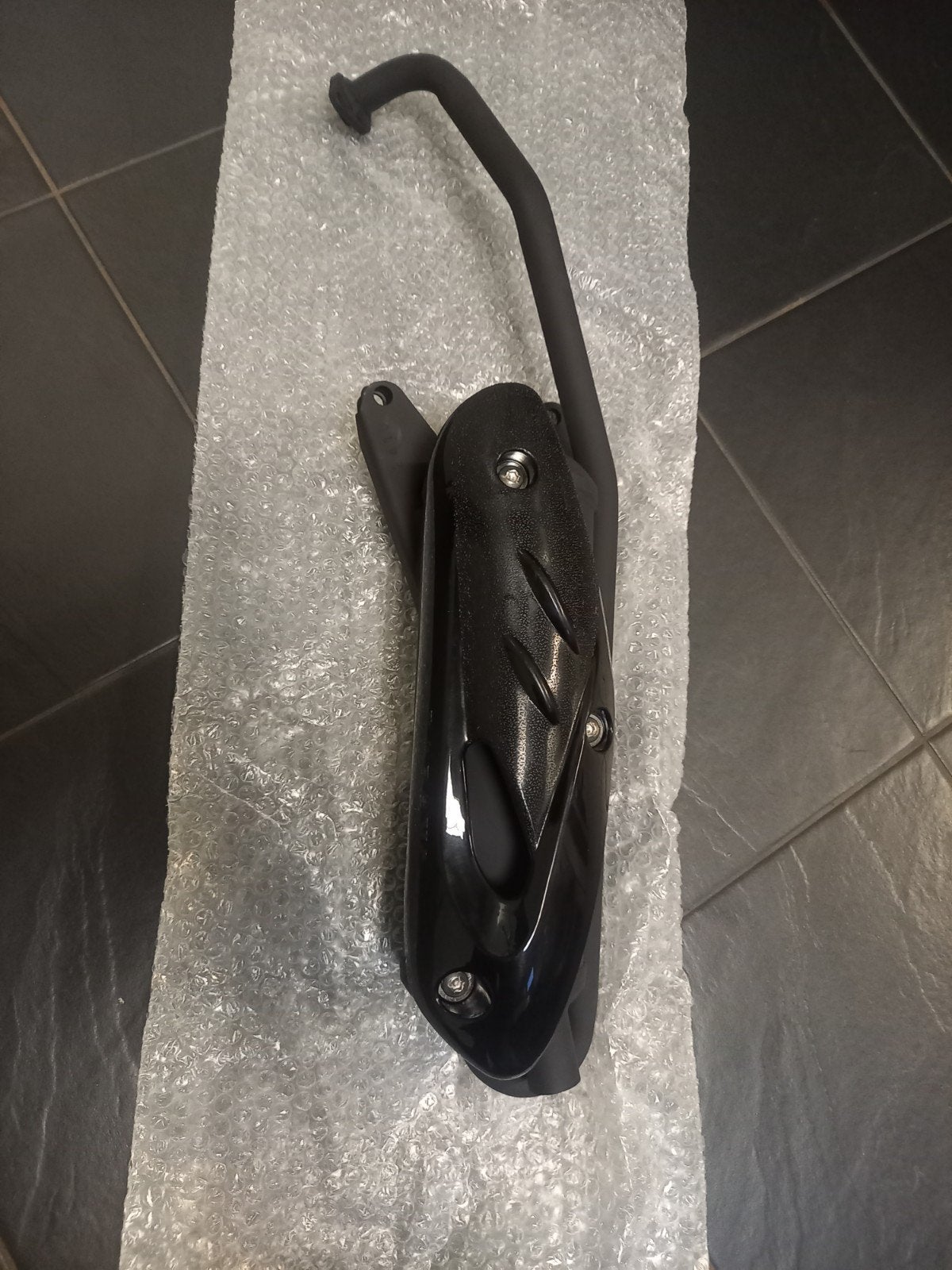 NIEUWE UITLAAT VOOR BIJNA ALLE SYM EN PEUGEOT SCOOTERS!!, VLIJTSEWEG 17-2, 7317 AC. APELDOORN, Www.scooterapeldoorn.nl, Sym, Ophalen of Verzenden