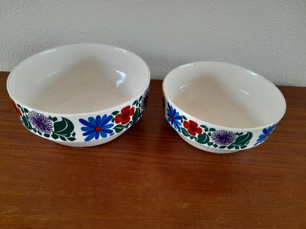 vintage schalen Brabants Bont , 2 stuks , 22 en 19 cm, Huis en Inrichting, Woonaccessoires | Schalen en Manden, Overige materialen