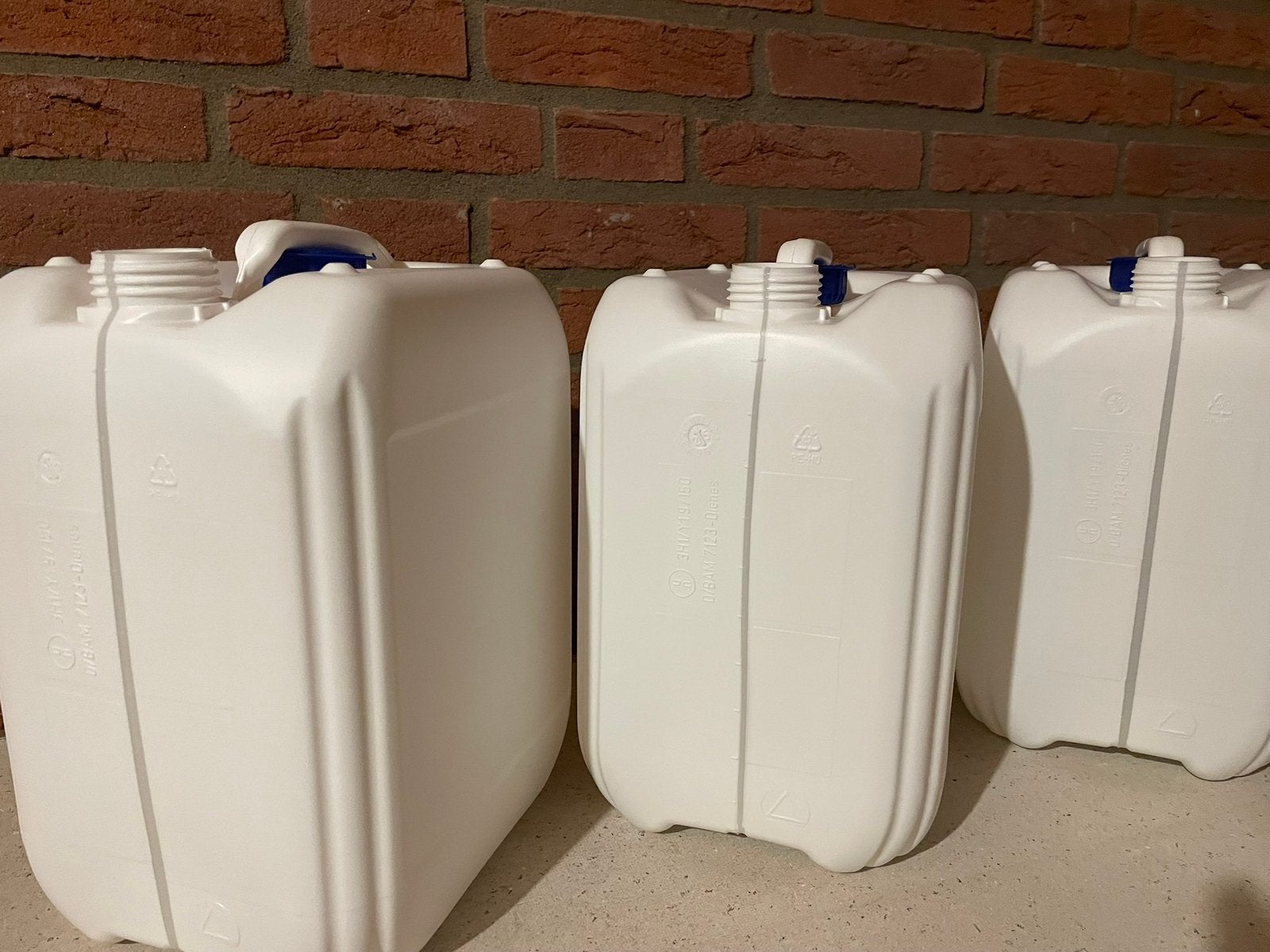 Jerrycans van 10 liter, Minder dan 75 liter, Ophalen, Zo goed als nieuw, Kunststof