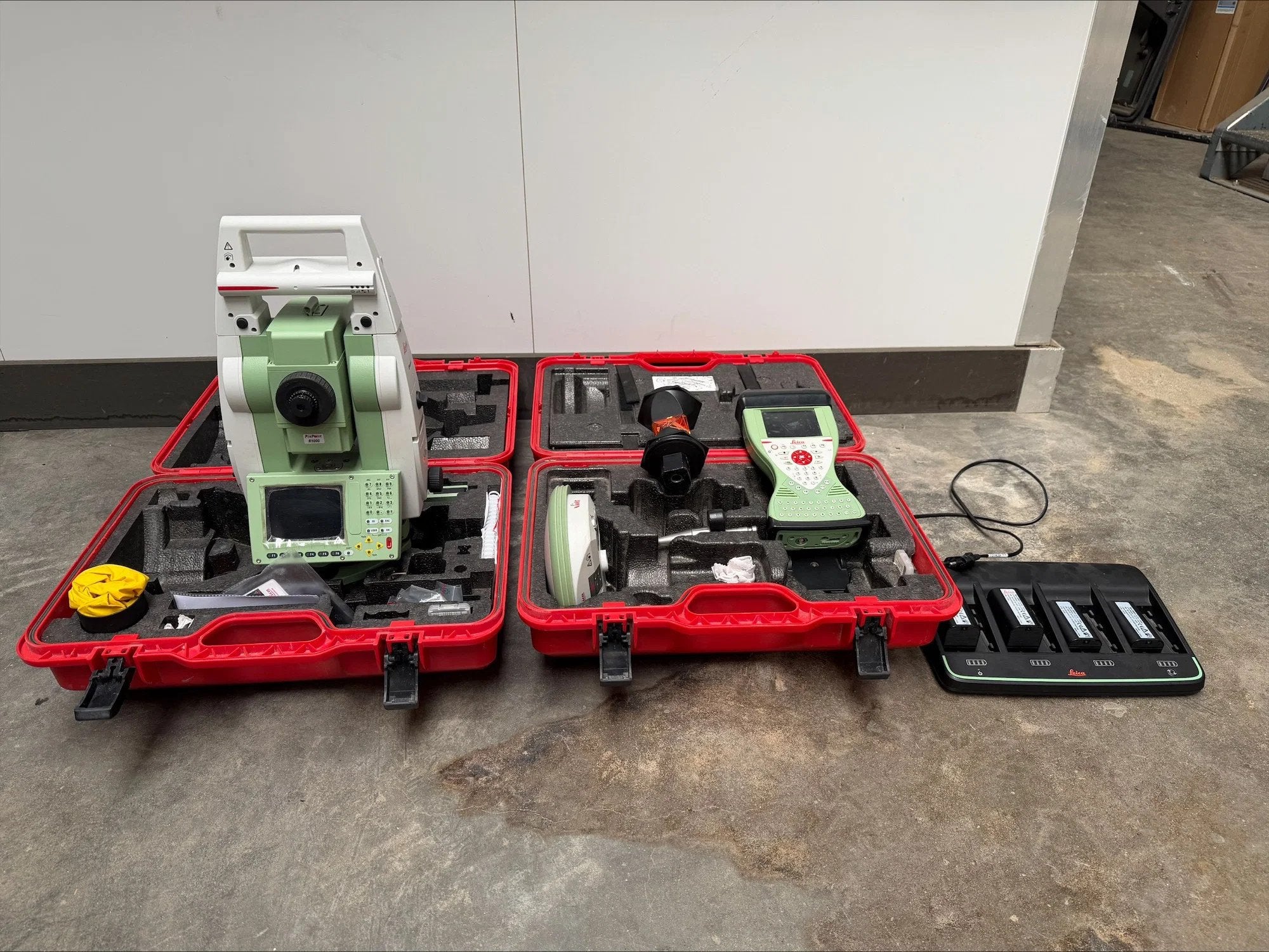 Leica TS12 3" R1000 Robotic Totalstation