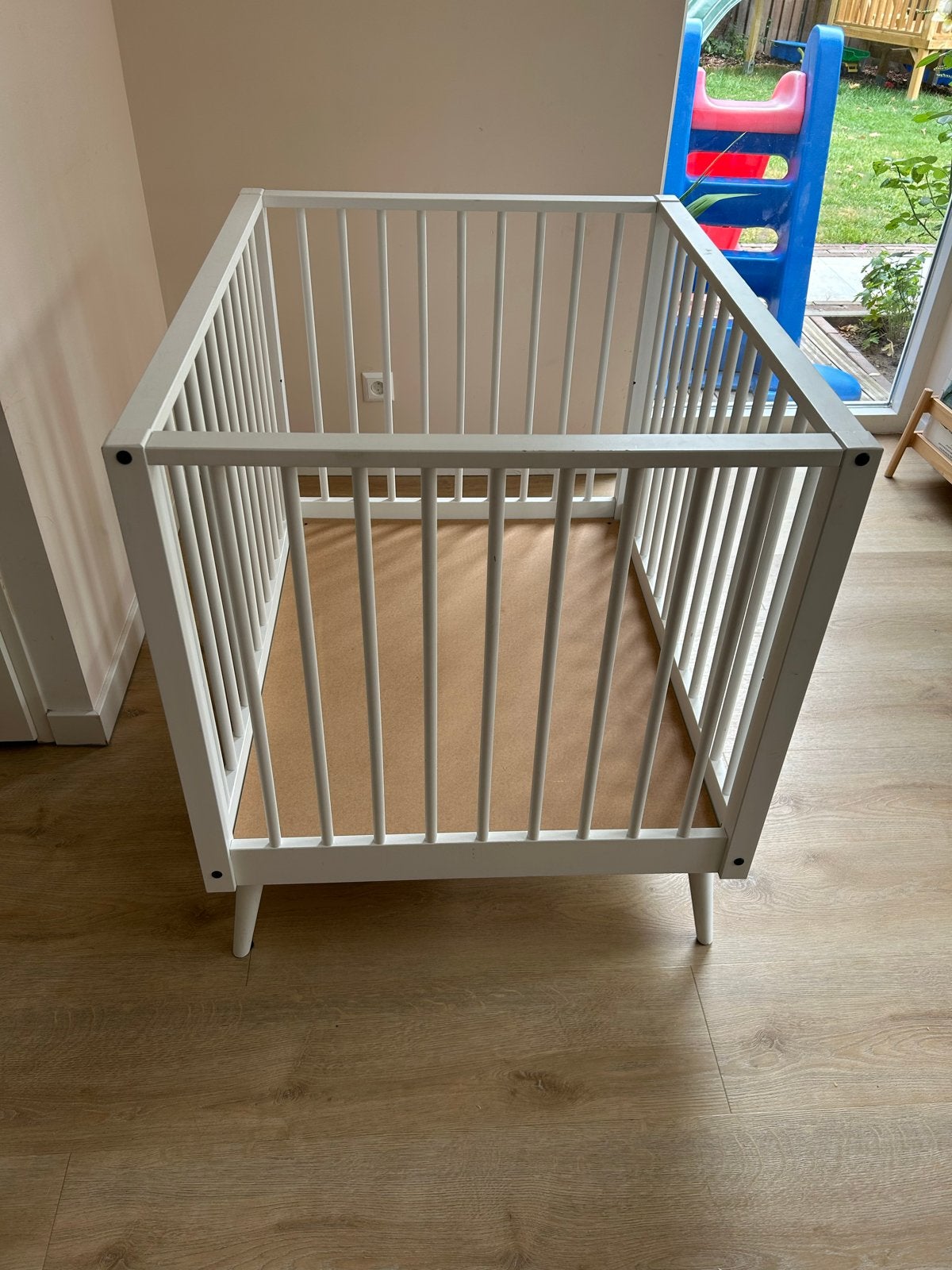 Europe Baby Box Evy Wit - Verstelbare Bodem, Ophalen, Gebruikt, 70 tot 85 cm, Lattenbodem