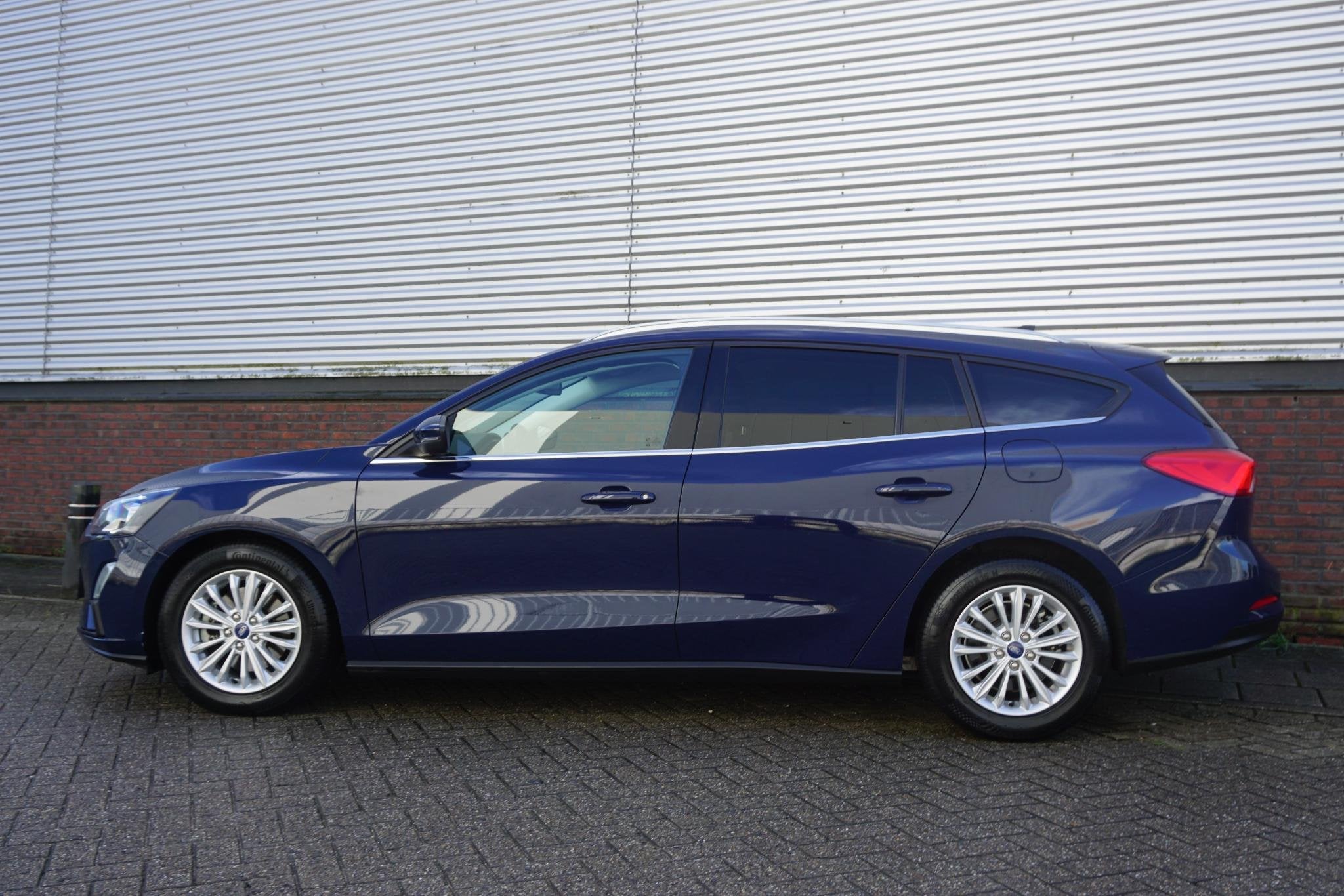 Ford Focus Wagon 1.0 125PK EcoB. Hybrid Titanium X Business, Gebruikt, Automatische klimaatregeling, Blauw, Origineel Nederlands