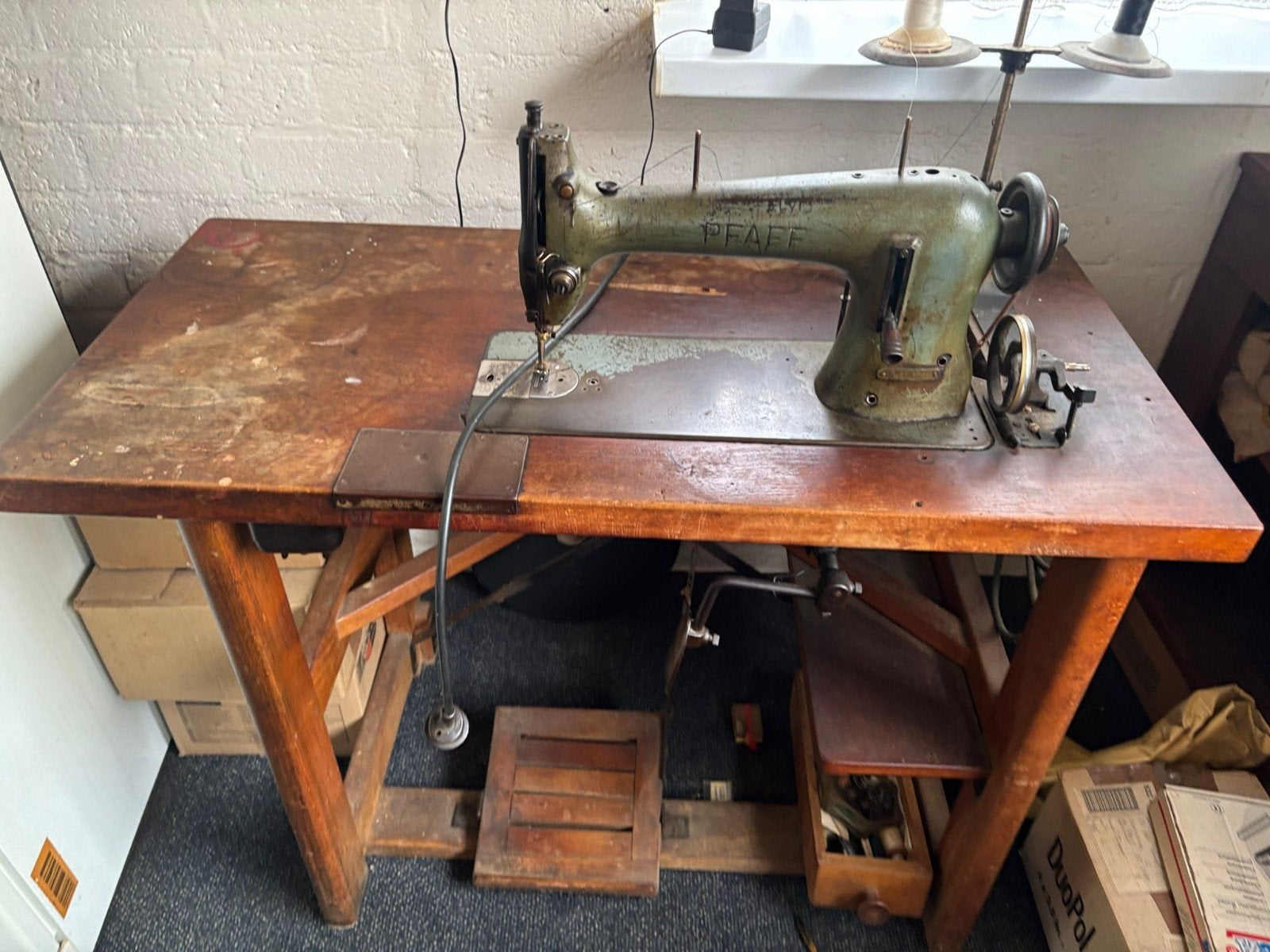 Vintage Pfaff Naaimachine met Houten Tafel en Pedaal, Ophalen of Verzenden