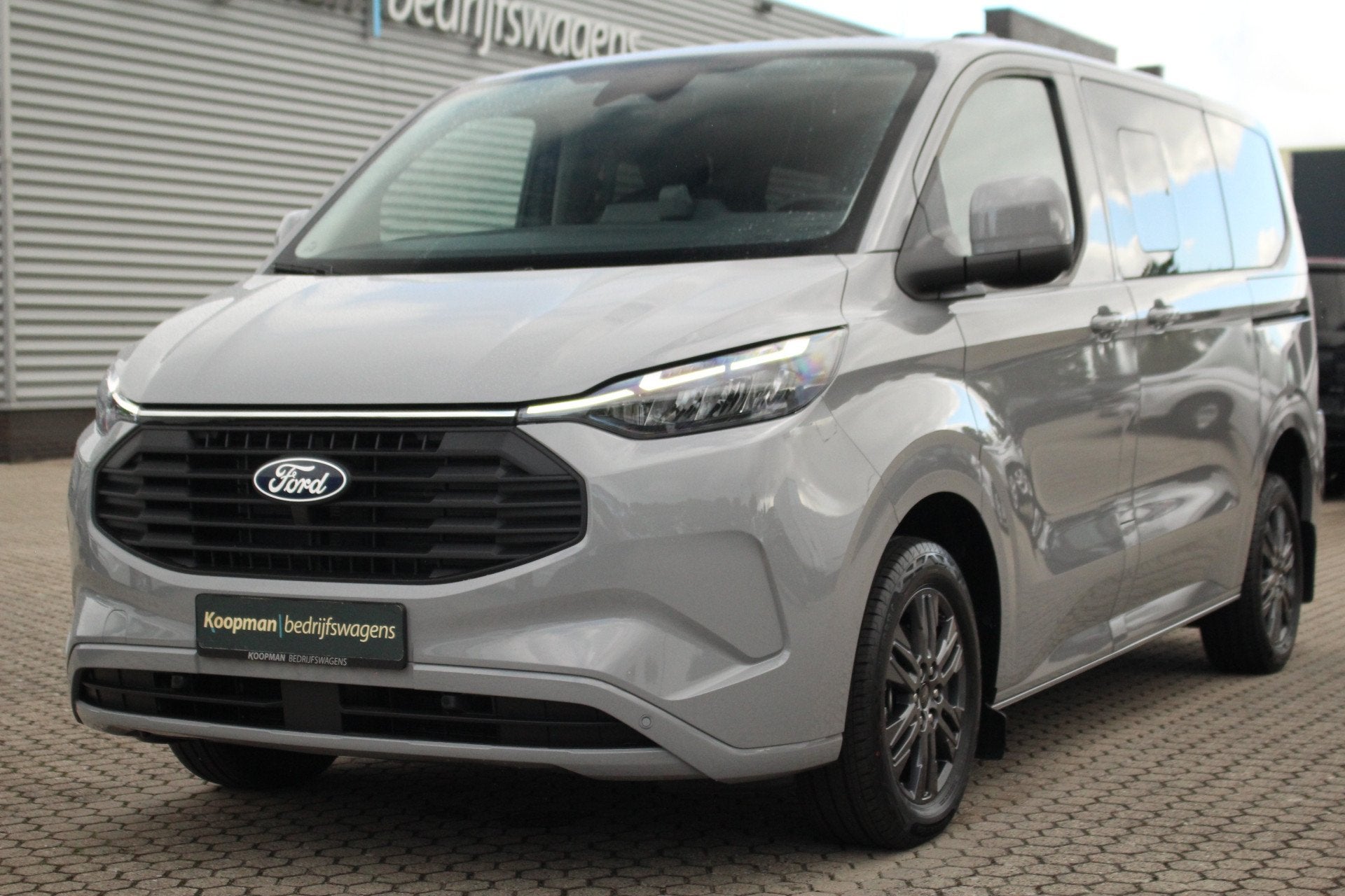 Ford Transit Custom 2.5 PHEV 233pk L1H1 Kombi Limited | 8-Pe, 232 pk, 8 stoelen, 1850 kg, Overige brandstoffen