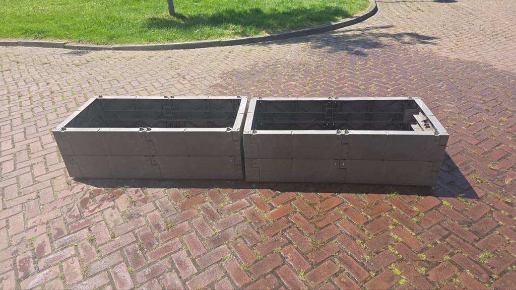 2x Grote plantenbakken/moestuinbakken van kunststof, Tuin en Terras, Bloembakken en Plantenbakken, Ophalen, Kunststof, Gebruikt