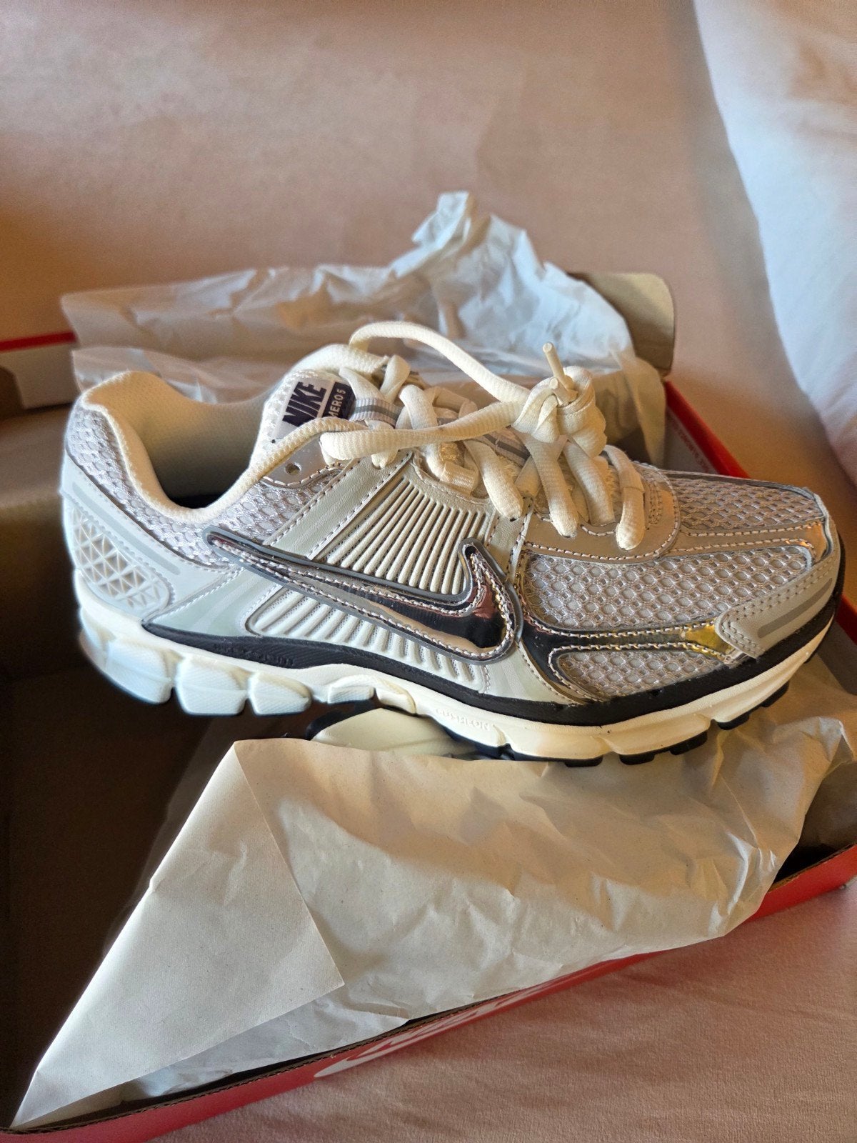 Nike Zoom Vomero 5  Zilver  - Maat 39 sneaker, Nike, Nieuw, Ophalen of Verzenden, Sneakers of Gympen