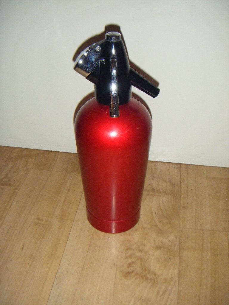 Oude spuitwaterfles,BOC,Engeland,metallic rood, Ophalen of Verzenden, Overige typen
