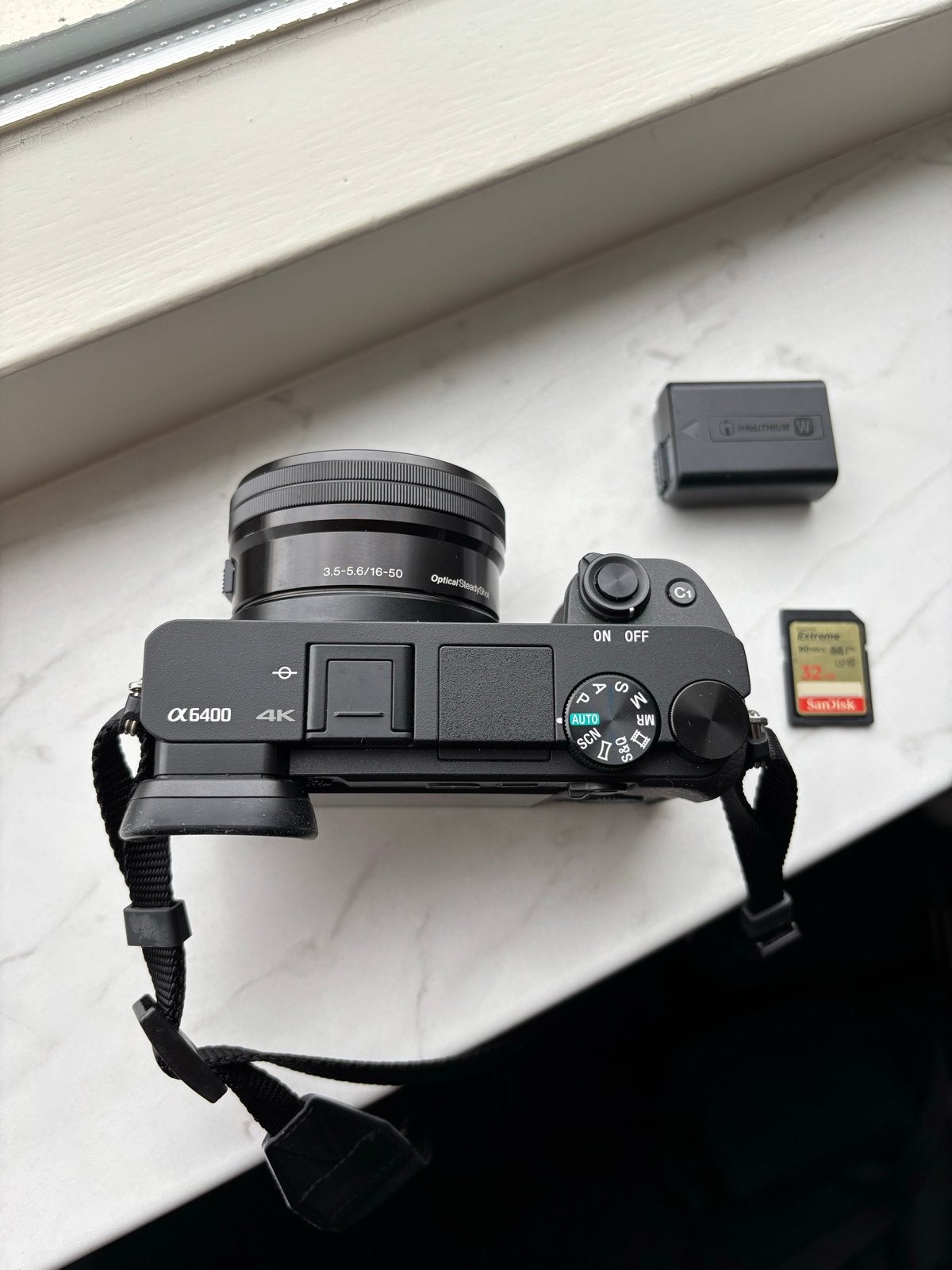 Foto 2 van Sony Alpha A6400 Systeemcamera met 16-50mm lens 1200 clicks