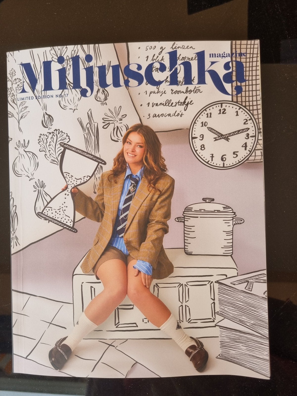 Miljuschka Magazine - Limited Edition No. 17, Ophalen of Verzenden, Zo goed als nieuw, Glossy