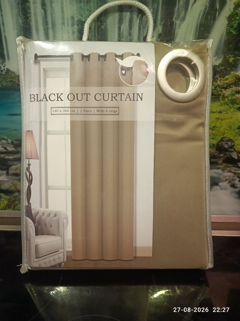 Verduisterende gordijnen. 3 st. Taupe. ringen. Nieuw.  € 20, Huis en Inrichting, Nieuw, Ophalen of Verzenden, 260 cm, Gordijn