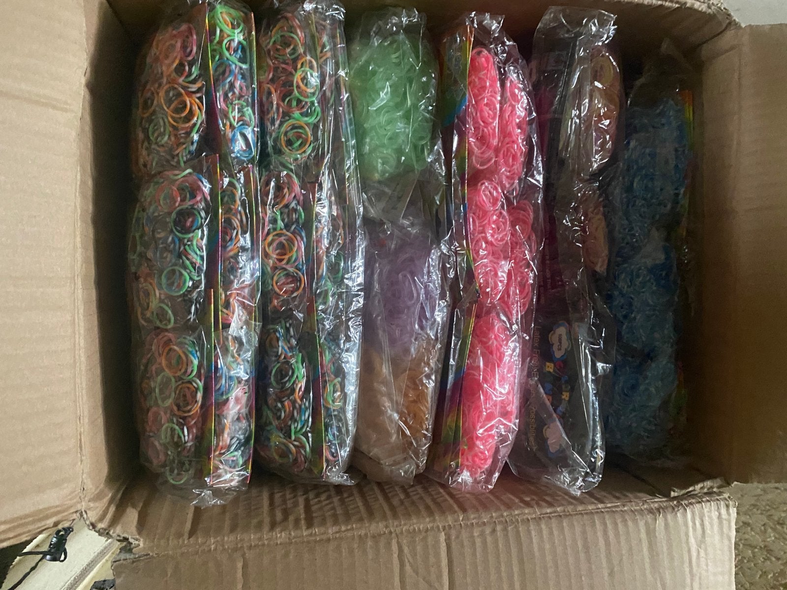 Grote doos met div. Loombandjes en ass., Ophalen, Nieuw, Kraal
