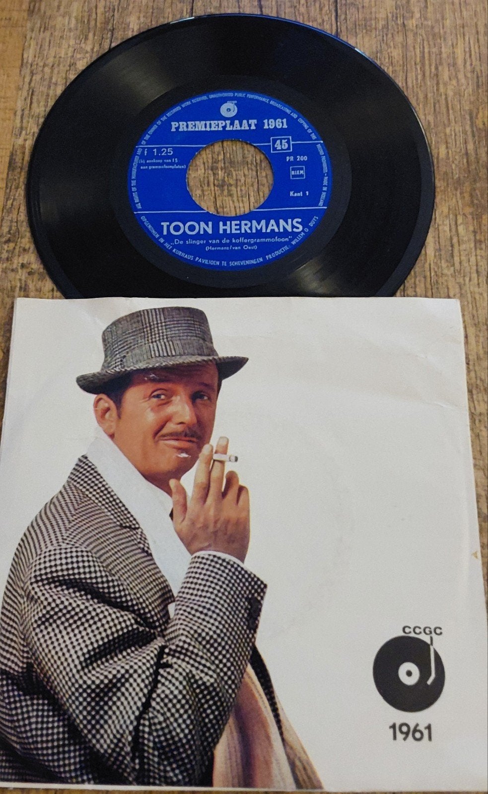 Toon Hermans - De slinger van de koffergrammofoon (1961), Ophalen, Gebruikt, Originele persing, 7 inch