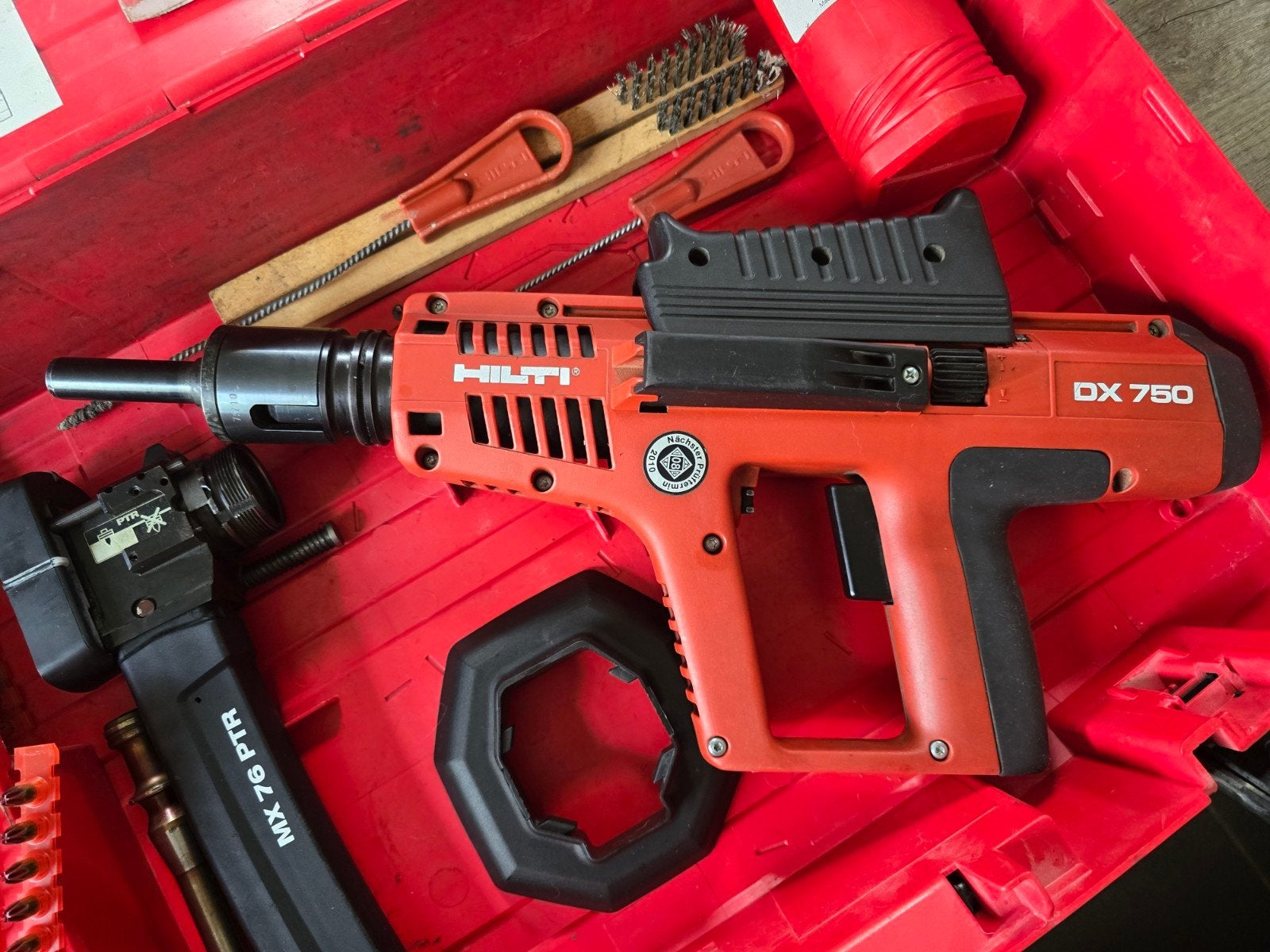 Hilti DX750 Schietpistool / MX 76 PTR, accessoires in koffer, Ophalen of Verzenden, Zo goed als nieuw
